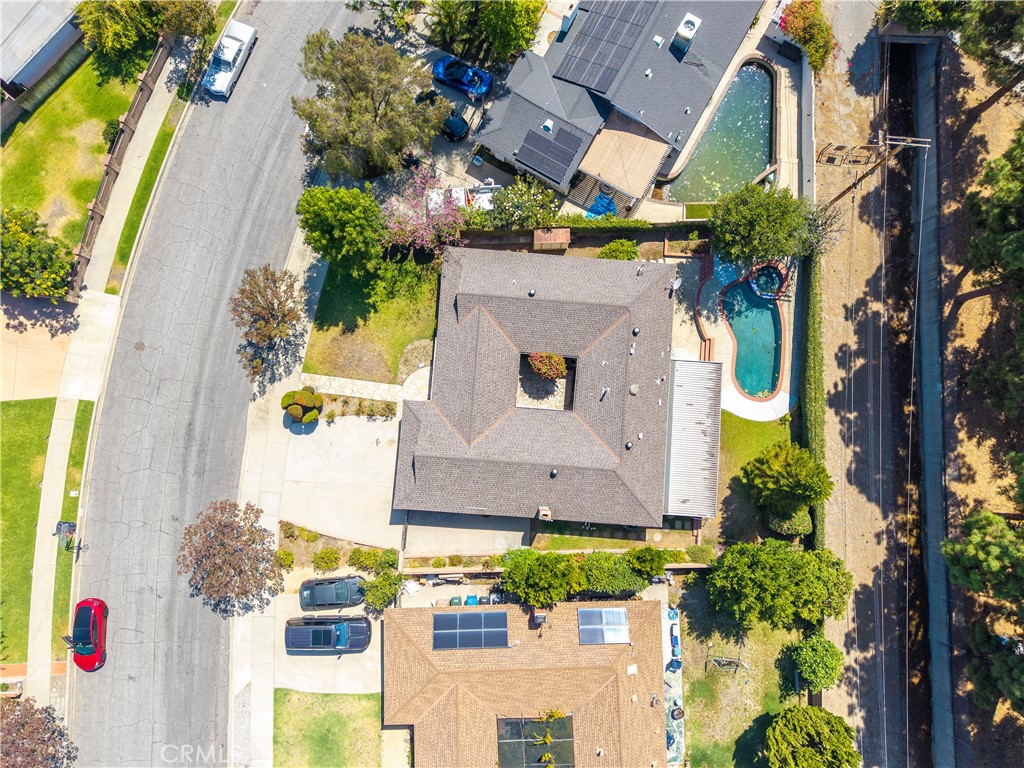 711 E Cypress