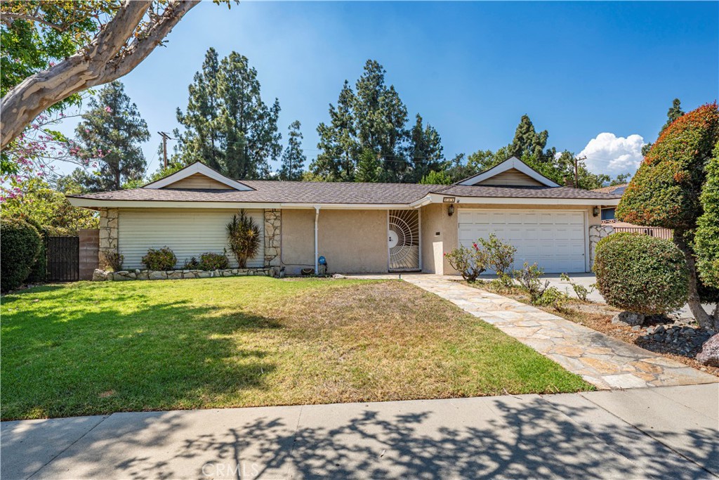 711 E Cypress