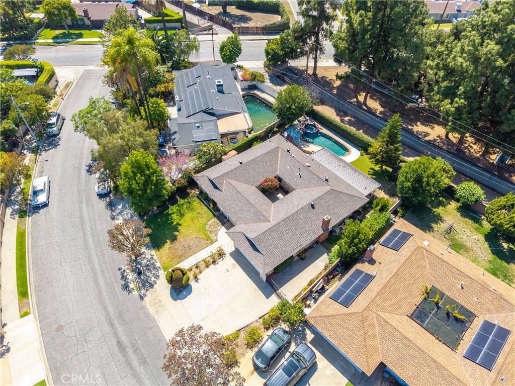 711 E Cypress