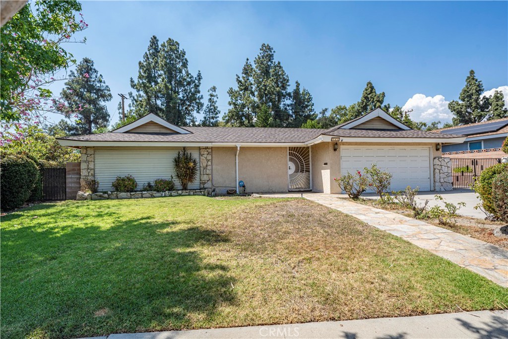 711 E Cypress