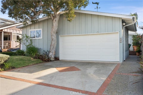 Photo of 746 27th ST, Manhattan Beach, CA 90266 (MLS # SB26140855)