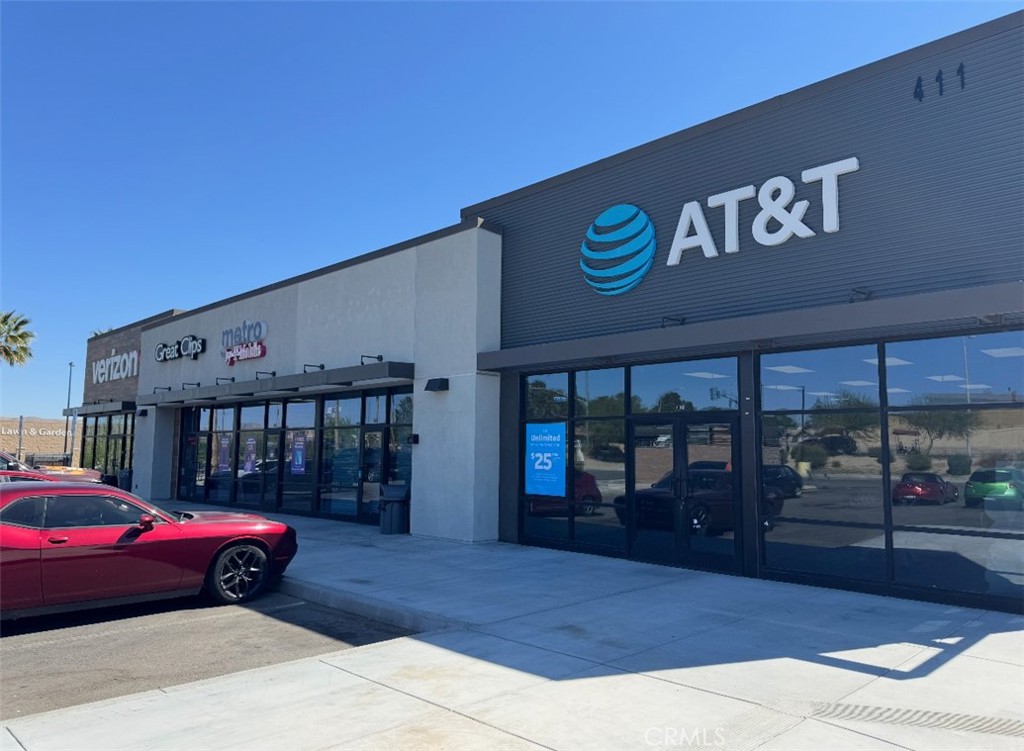 Retail Space for Lease – Prime Location
-411 Montara Road, Barstow, CA - 1,100 Sq Ft | High-Traffic Retail Center
An exceptional leasing opportunity is now available at 411 Montara Road in Barstow. This 1,000 square foot retail space. It is located in an extremely busy and well-established retail center, offering maximum exposure and foot traffic. Prime location within a thriving shopping center. Ideal for wireless, retail, or service-based businesses. Strong co-tenancy and consistent consumer draw. High visibility and easy access from major roads. Move-in ready with existing infrastructure in place.
Don't miss your chance to join one of Barstow’s most active retail corridors. Perfect for national brands or local entrepreneurs looking for a competitive edge.