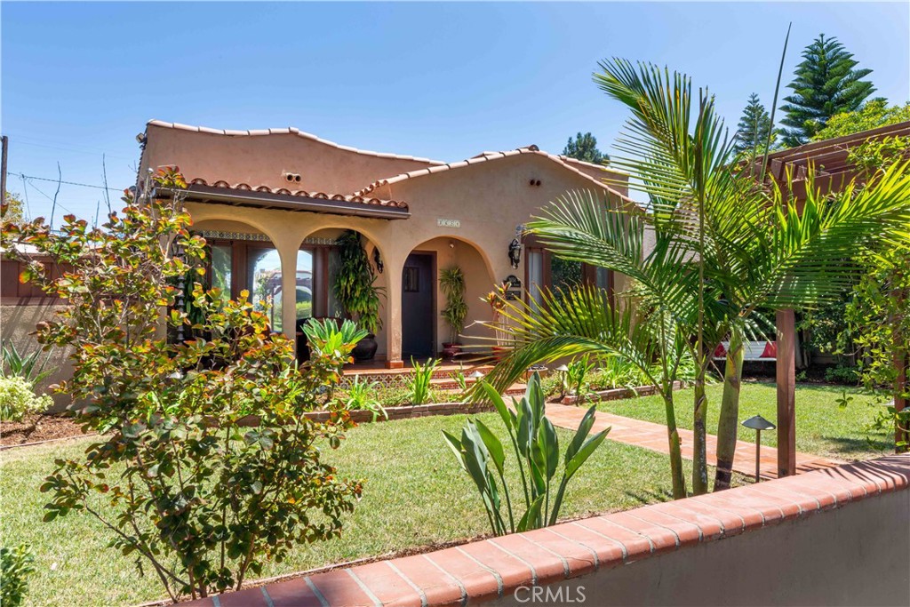 3654 Cerritos Avenue