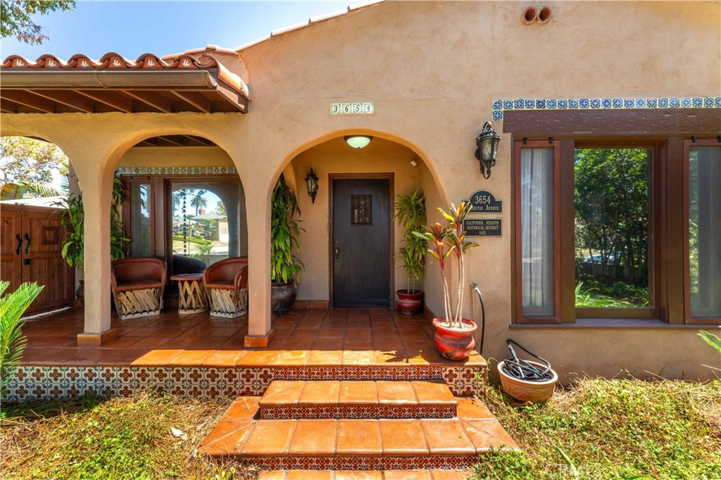 3654 Cerritos Avenue