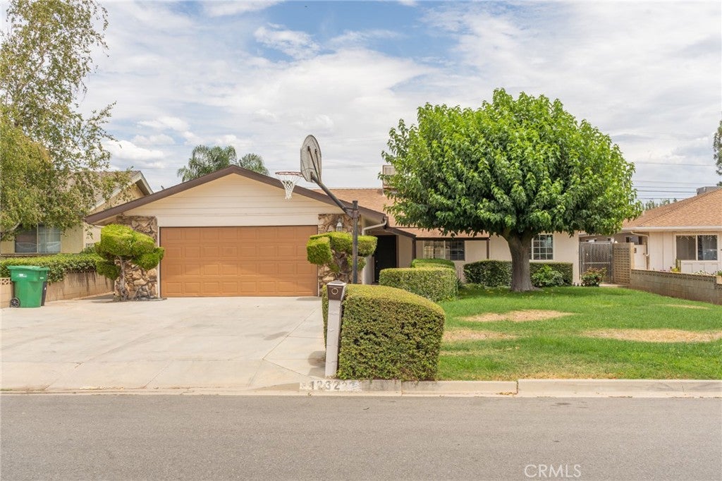 1232 Chestnut Avenue