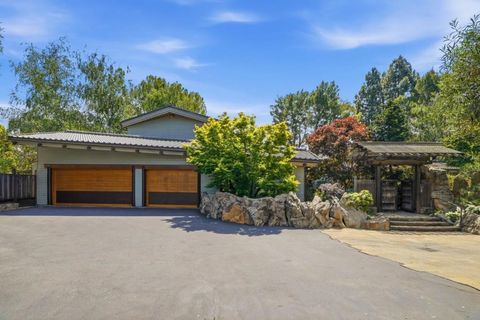 Photo of 12728 La Cresta Drive, Los Altos Hills, CA 94022 (MLS # ML82046828)