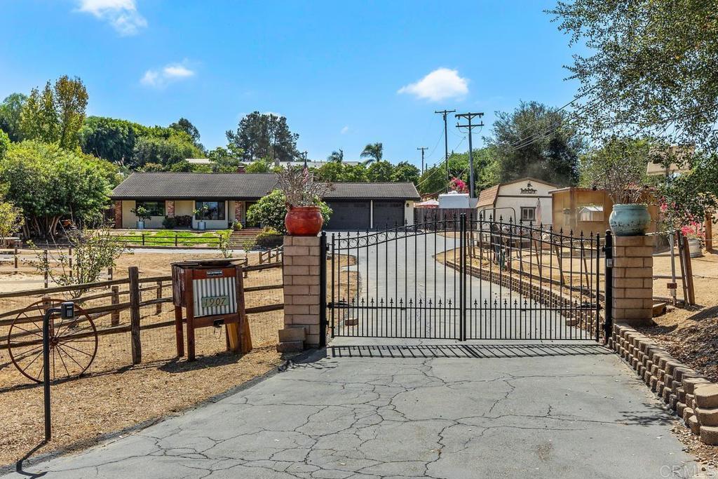 1905 Green Vista Lane