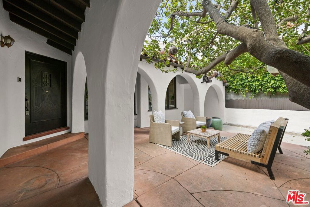 Photo of 6410 Drexel Avenue, Los Angeles, CA 90048 (MLS # 25614973)