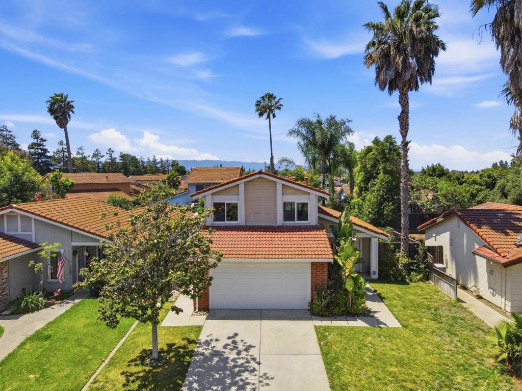 5313 Avenida Almendros