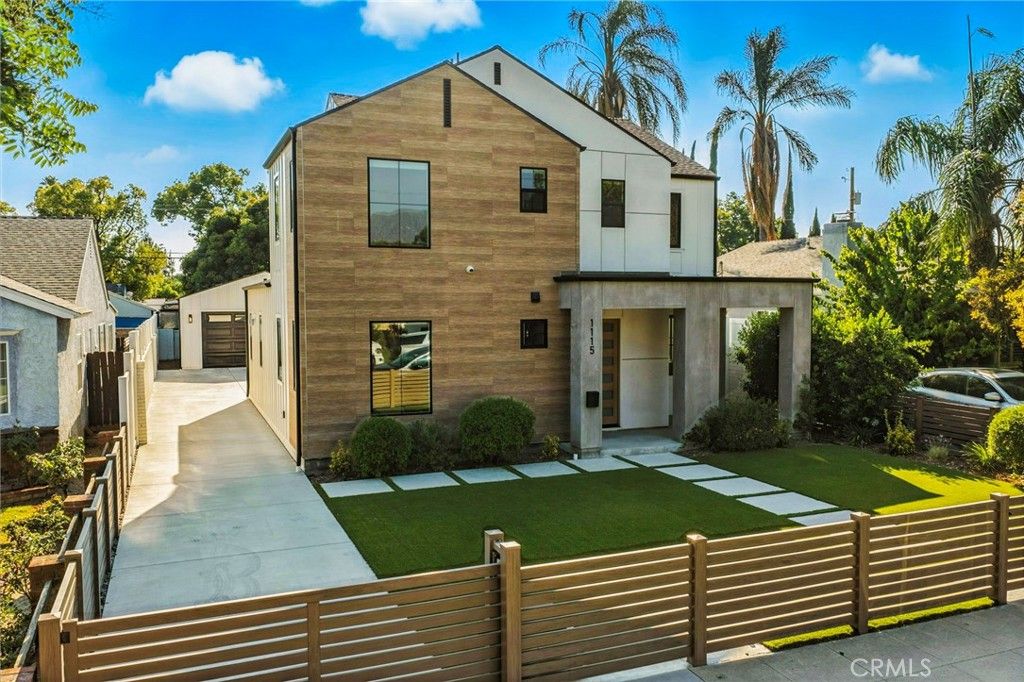 Photo of 1115 N Florence Street, Burbank, CA 91505 (MLS # BB25239744)