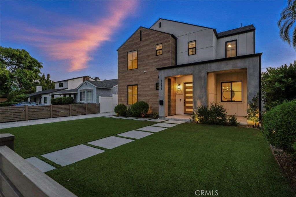Photo of 1115 N Florence Street, Burbank, CA 91505 (MLS # BB25239744)