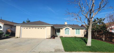 Photo of 1206 Morris Avenue, Greenfield, CA 93927 (MLS # ML82033317)