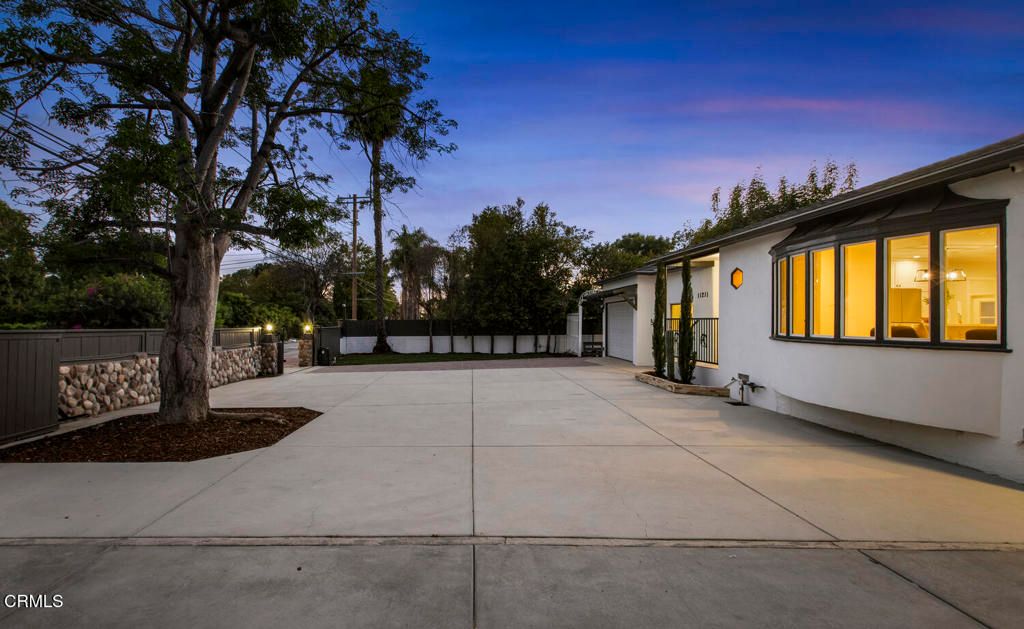 Photo of 11211 Osborne Street, Sylmar, CA 91342 (MLS # P1-26705)