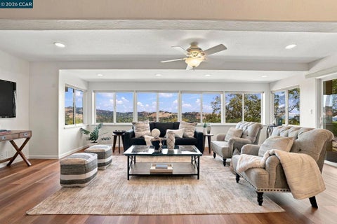 Photo of 1138 Skycrest Dr DR #8, Walnut Creek, CA 94595 (MLS # 41147685)