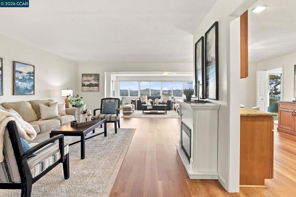 1138 Skycrest Dr 8