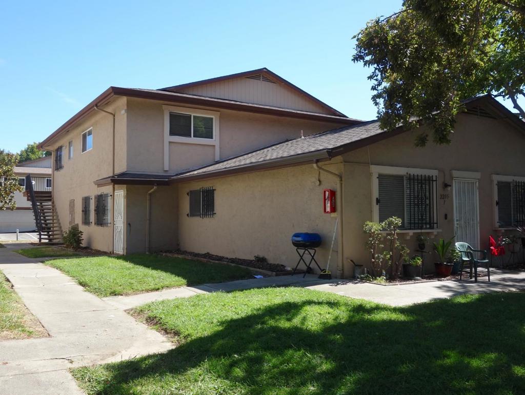 2205 Lemontree Way 2