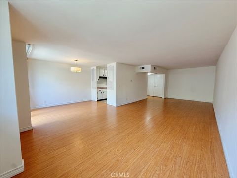 Photo of 14141 Dickens St, Sherman Oaks, CA 91423 (MLS # SR26156632)