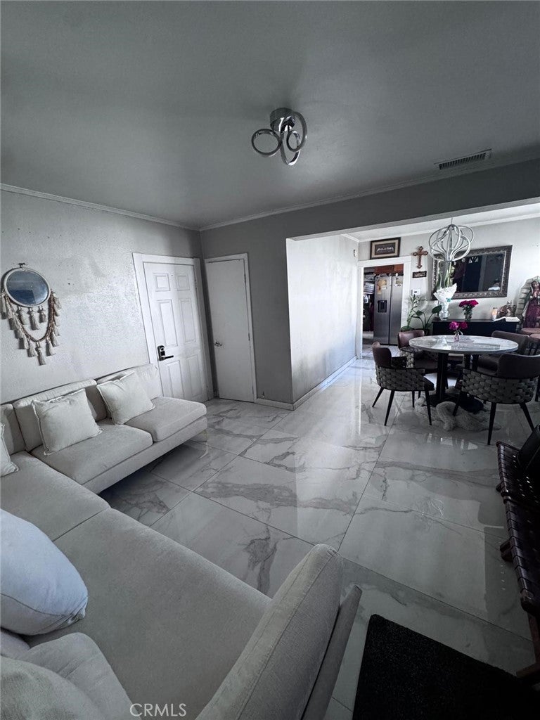 1653 W 68th