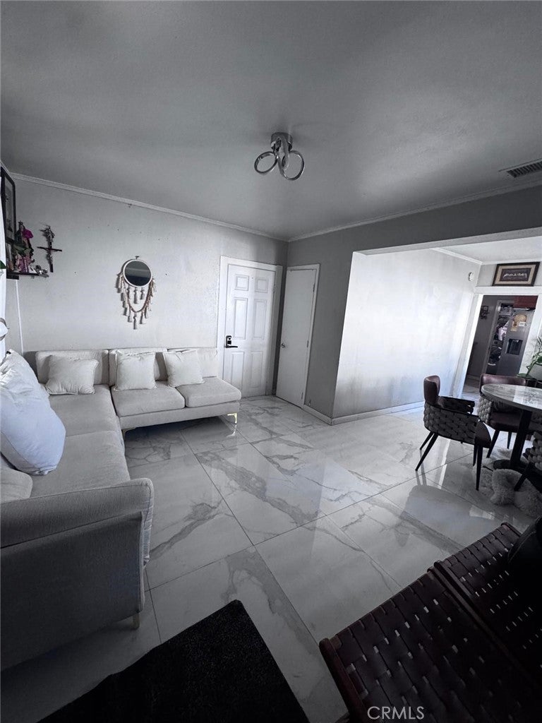 1653 W 68th