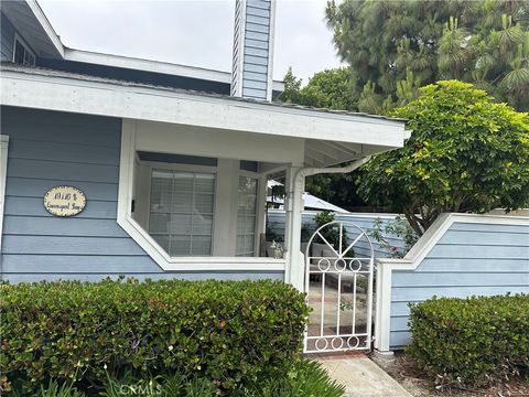 Photo of 19116 Queensport Lane #E, Huntington Beach, CA 92646 (MLS # OC26095604)