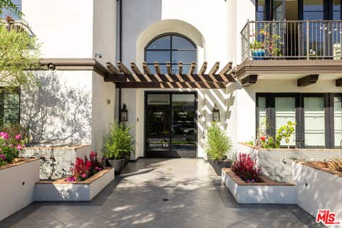 Photo of 1333 S Orange Grove Avenue #PH505, Los Angeles, CA 90019 (MLS # 26853289)