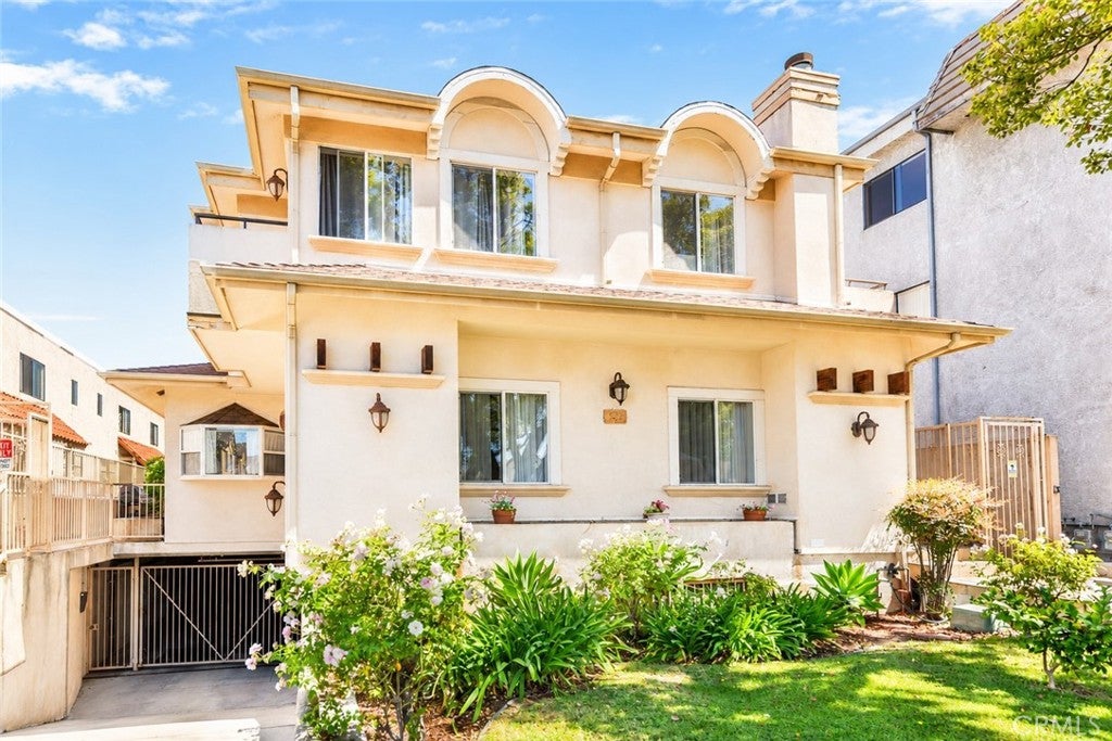 455 W Wilson AVE