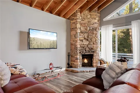 196 Ponderosa Dr, Cedar Glen, CA 92321 - MLS#: IG25278664