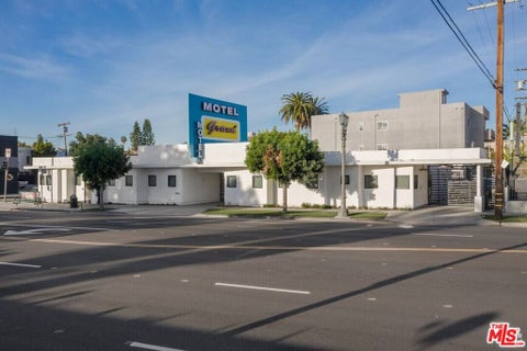 Photo of 1479 S La Cienega Boulevard, Los Angeles, CA 90035 (MLS # 26103948)