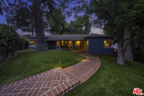 Photo of 11325 Sunshine Terrace, Studio City, CA 91604 (MLS # 26842361)
