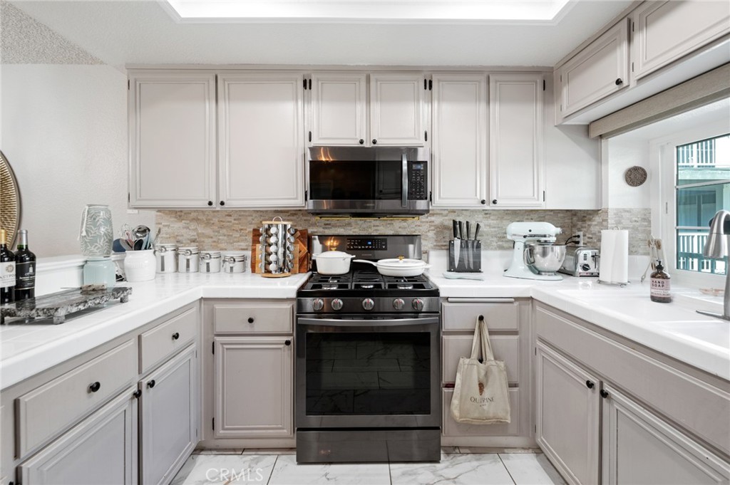 1410 Brett Place 238