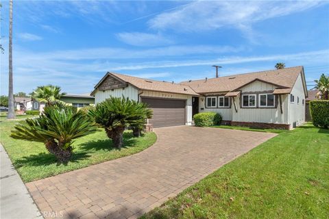 Photo of 7712 Alcove Avenue, North Hollywood, CA 91605 (MLS # SR26068081)