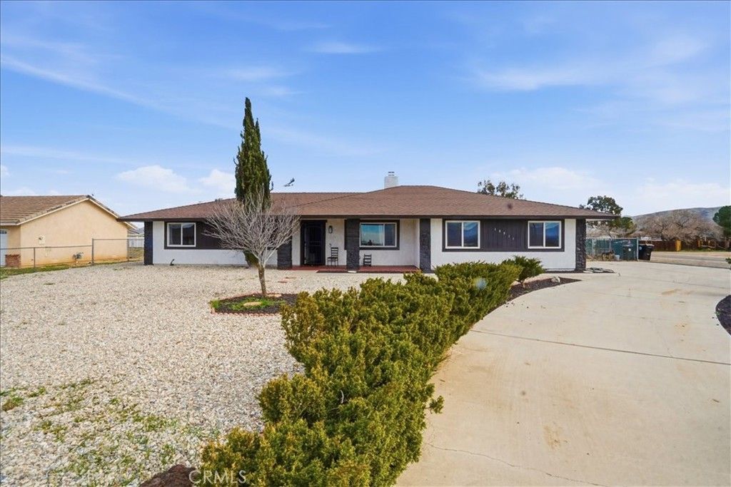 Photo of 10911 Caribou Avenue, Apple Valley, CA 92308 (MLS # HD26162407)