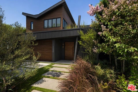 Photo of 1130 N Poinsettia Place, West Hollywood, CA 90046 (MLS # 26913193)