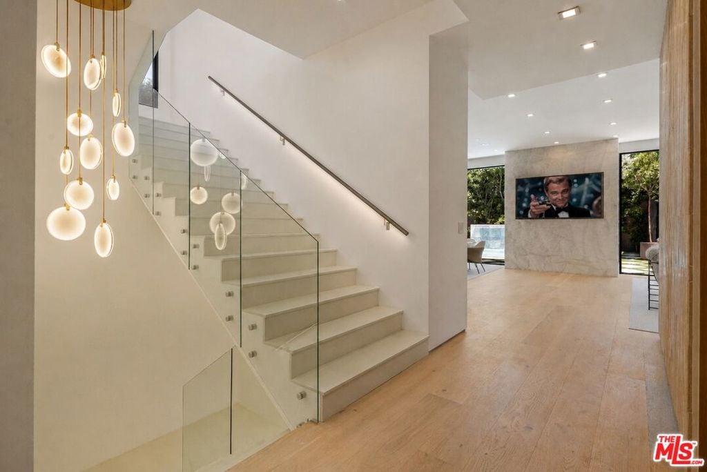 1130 N Poinsettia Place
