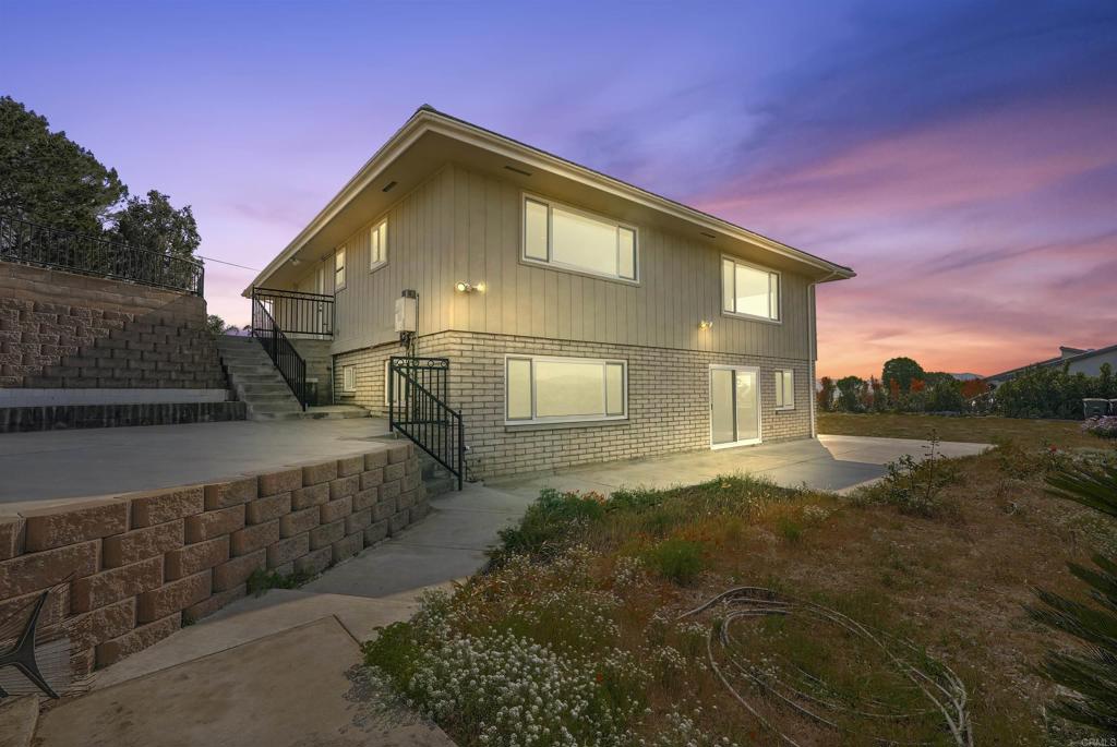5884 Redondo Dr