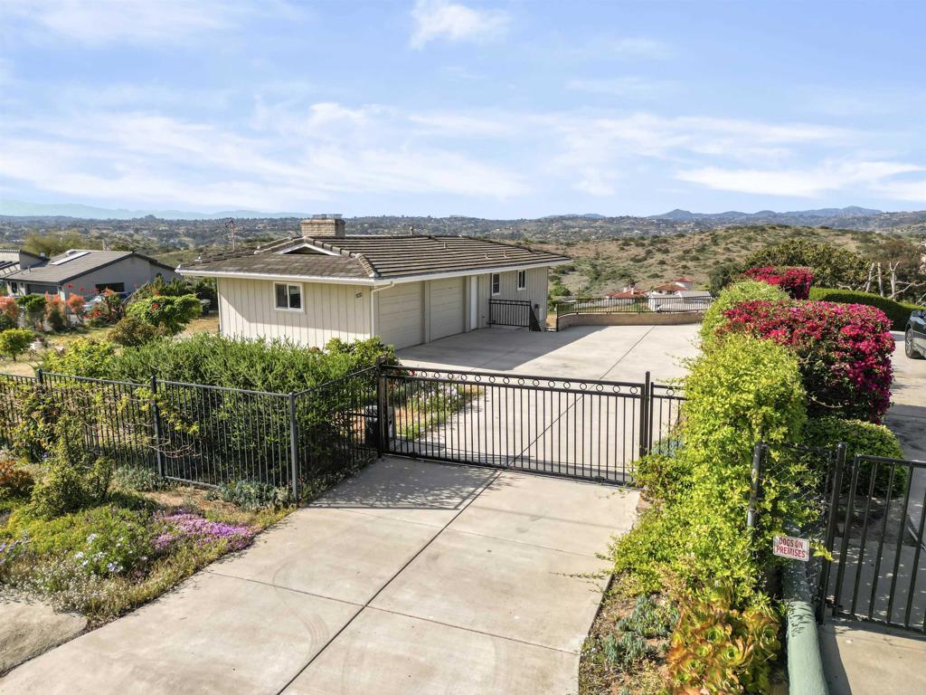 5884 Redondo Dr