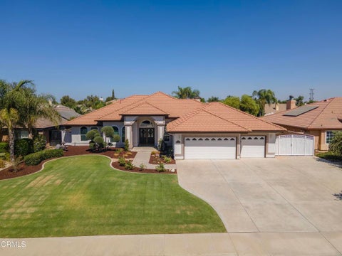 Photo of 13806 Table Rock Avenue, Bakersfield, CA 93314 (MLS # V1-38816)