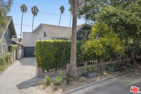 Photo of 128 S Hoover Street, Los Angeles, CA 90004 (MLS # 26989285)