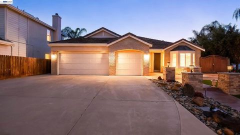 Photo of 432 Payton Ct Ct, Tracy, CA 95377 (MLS # 41129464)