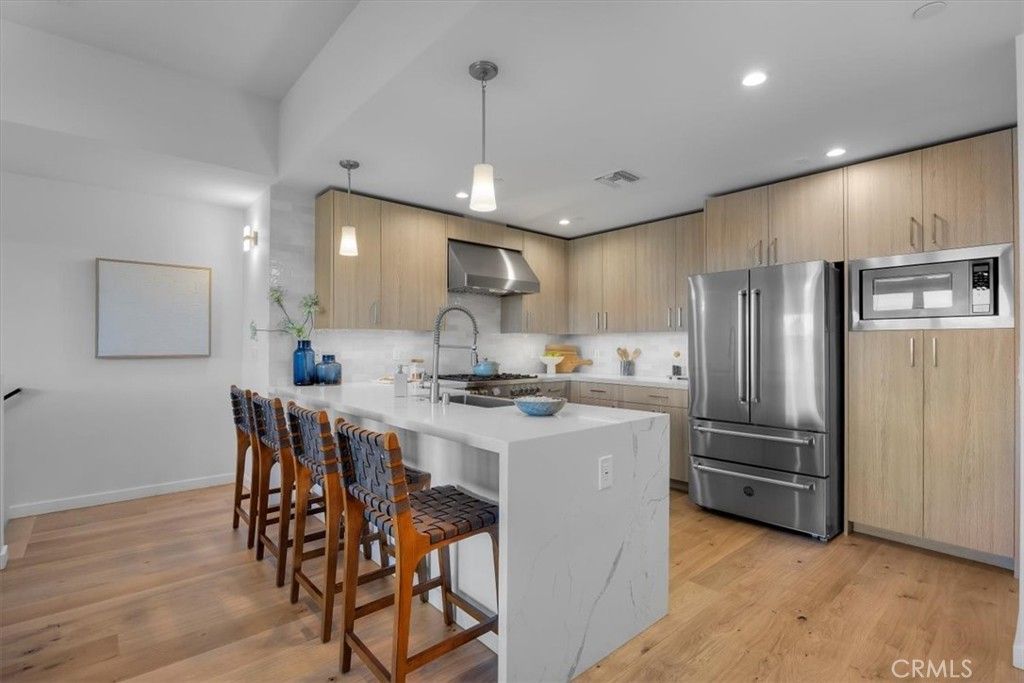Photo of 615 Aviation Way, Manhattan Beach, CA 90266 (MLS # SB25243273)