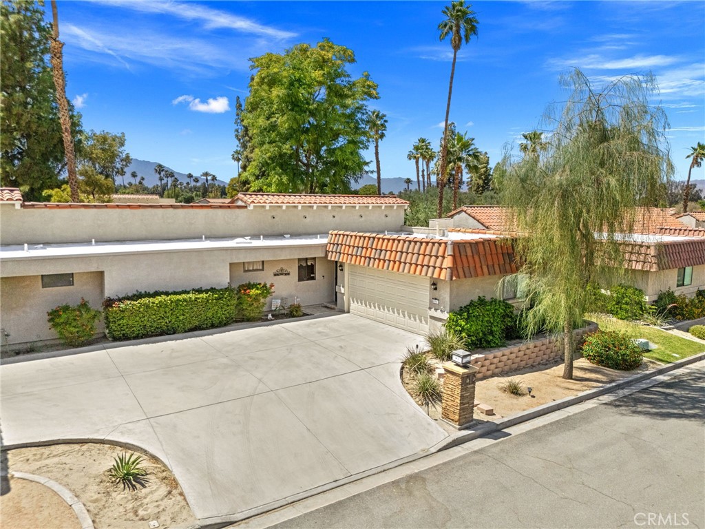 40963 Interlachen Lane
