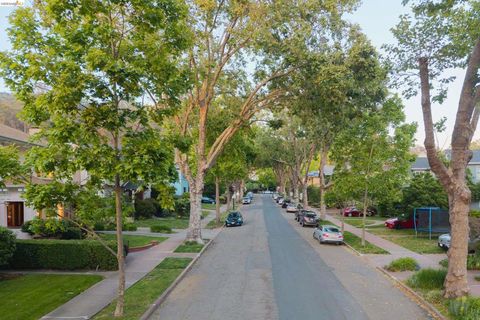 Photo of 2909 Forest Ave AVE, Berkeley, CA 94705 (MLS # 41134954)