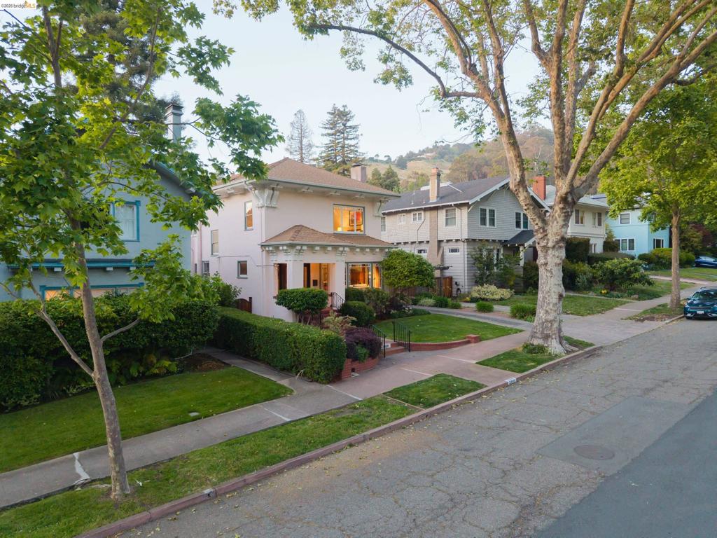 2909 Forest Ave