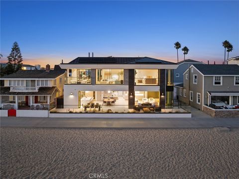 Photo of 706 W Oceanfront, Newport Beach, CA 92661 (MLS # NP26058917)
