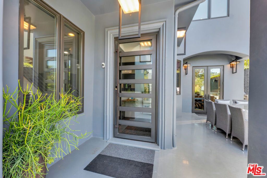 Photo of 6930 Woodrow Wilson Drive, Los Angeles, CA 90068 (MLS # 25526051)