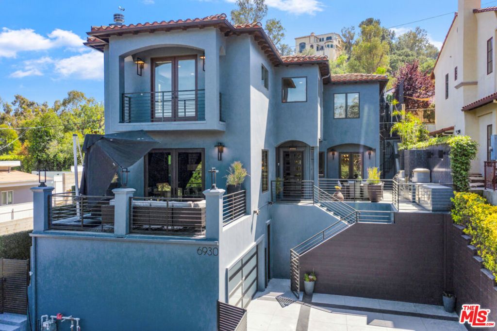Photo of 6930 Woodrow Wilson Drive, Los Angeles, CA 90068 (MLS # 25526051)