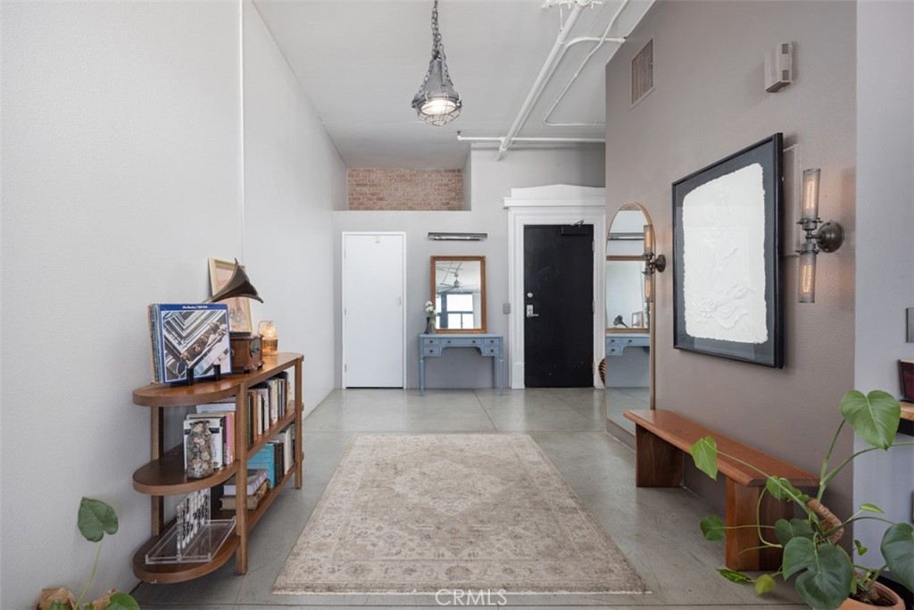 835 Locust Avenue 421