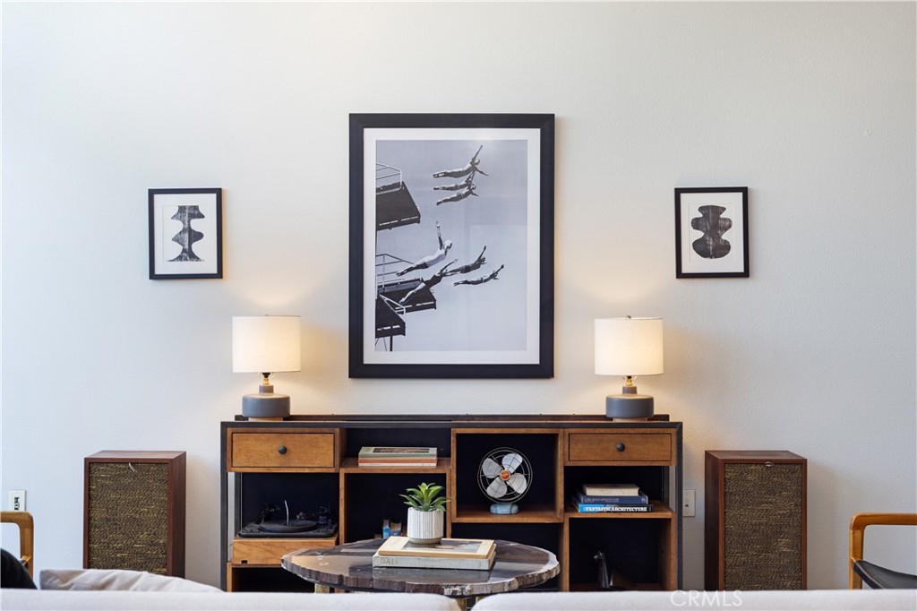 835 Locust Avenue 421