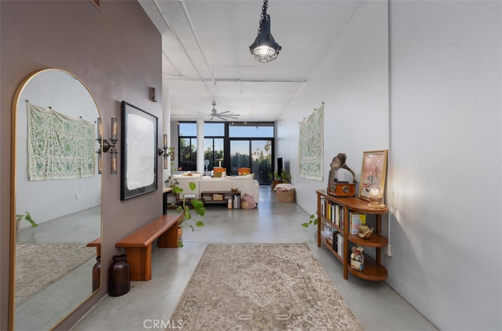 835 Locust Avenue 421