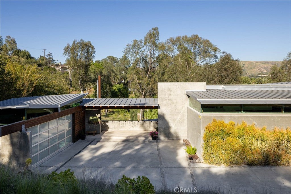 2231 Foothill Boulevard